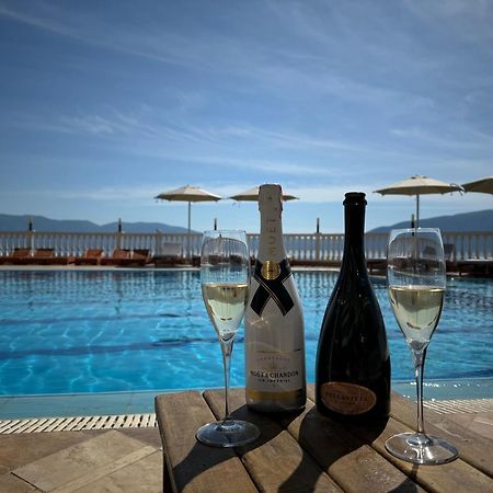 Nuna Hotel Radhima Kültér fotó