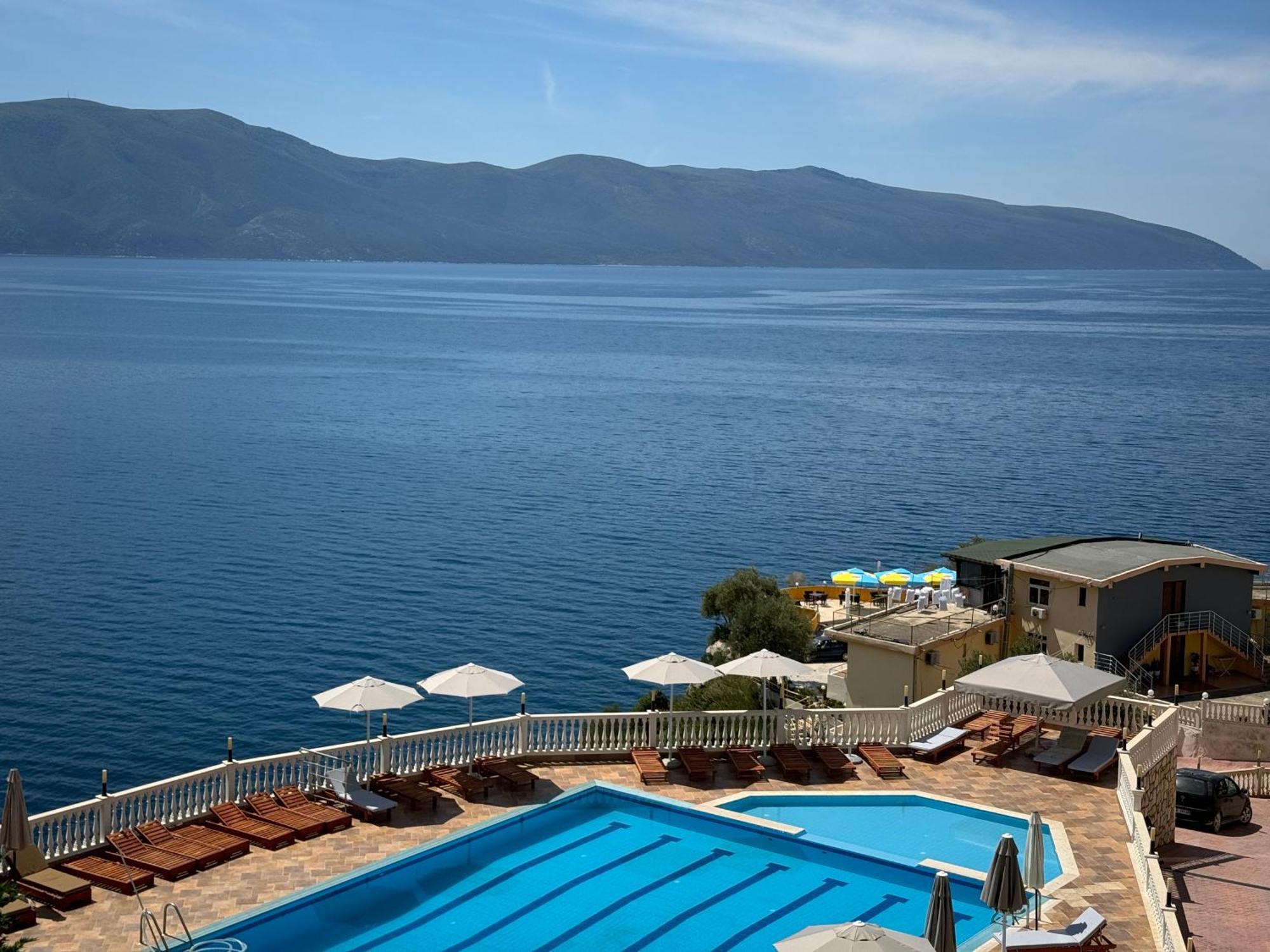 Nuna Hotel Radhima Kültér fotó