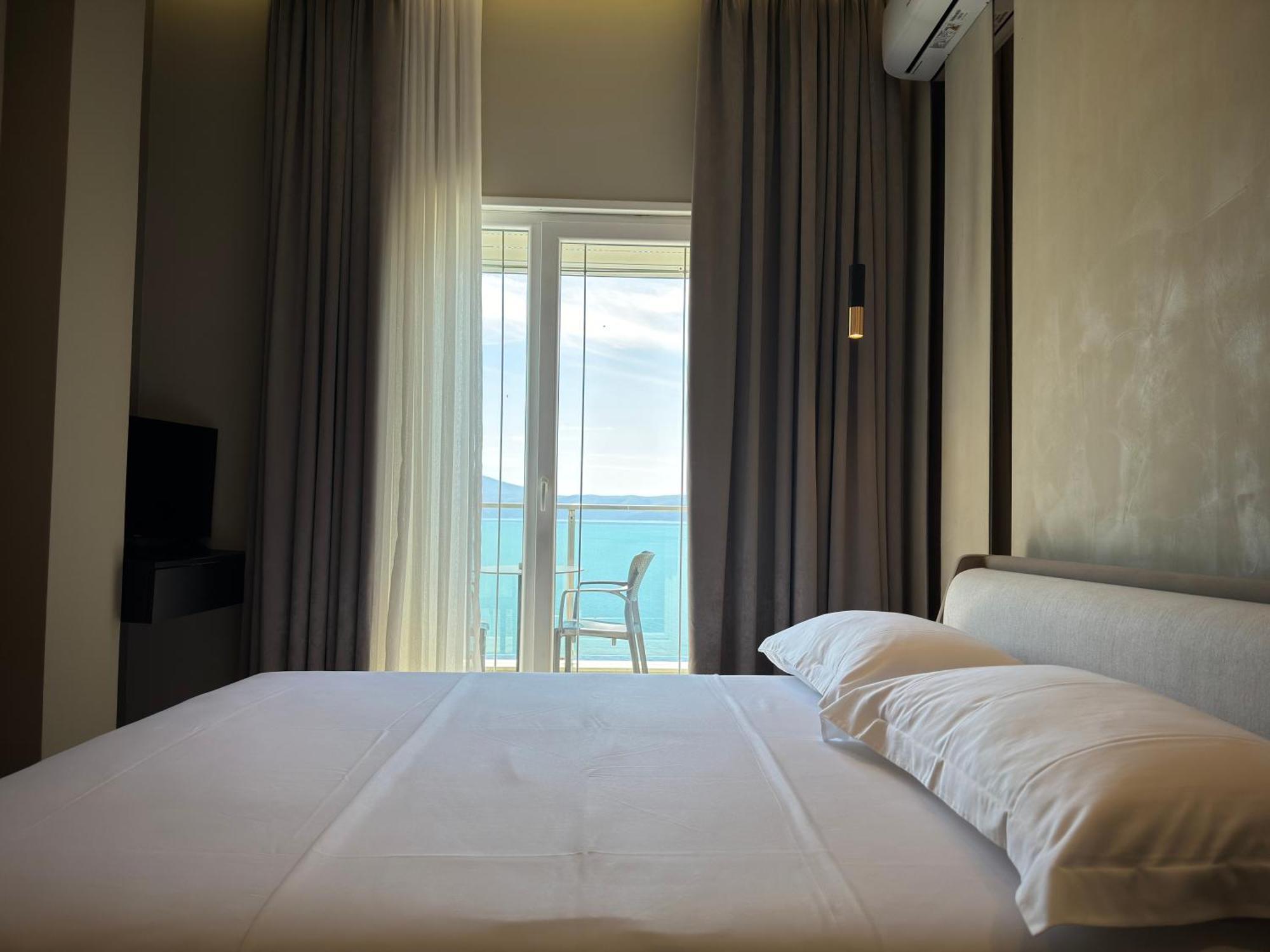 Nuna Hotel Radhima Kültér fotó