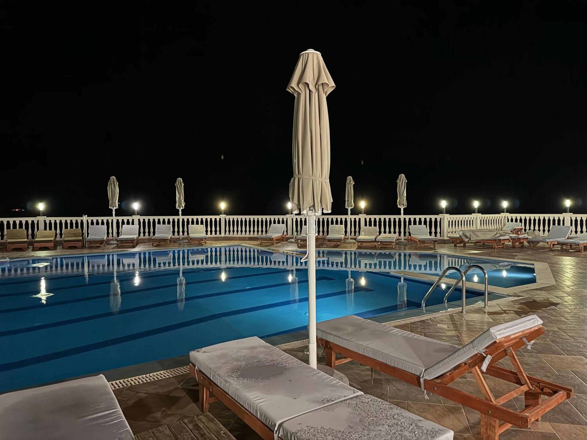 Nuna Hotel Radhima Kültér fotó