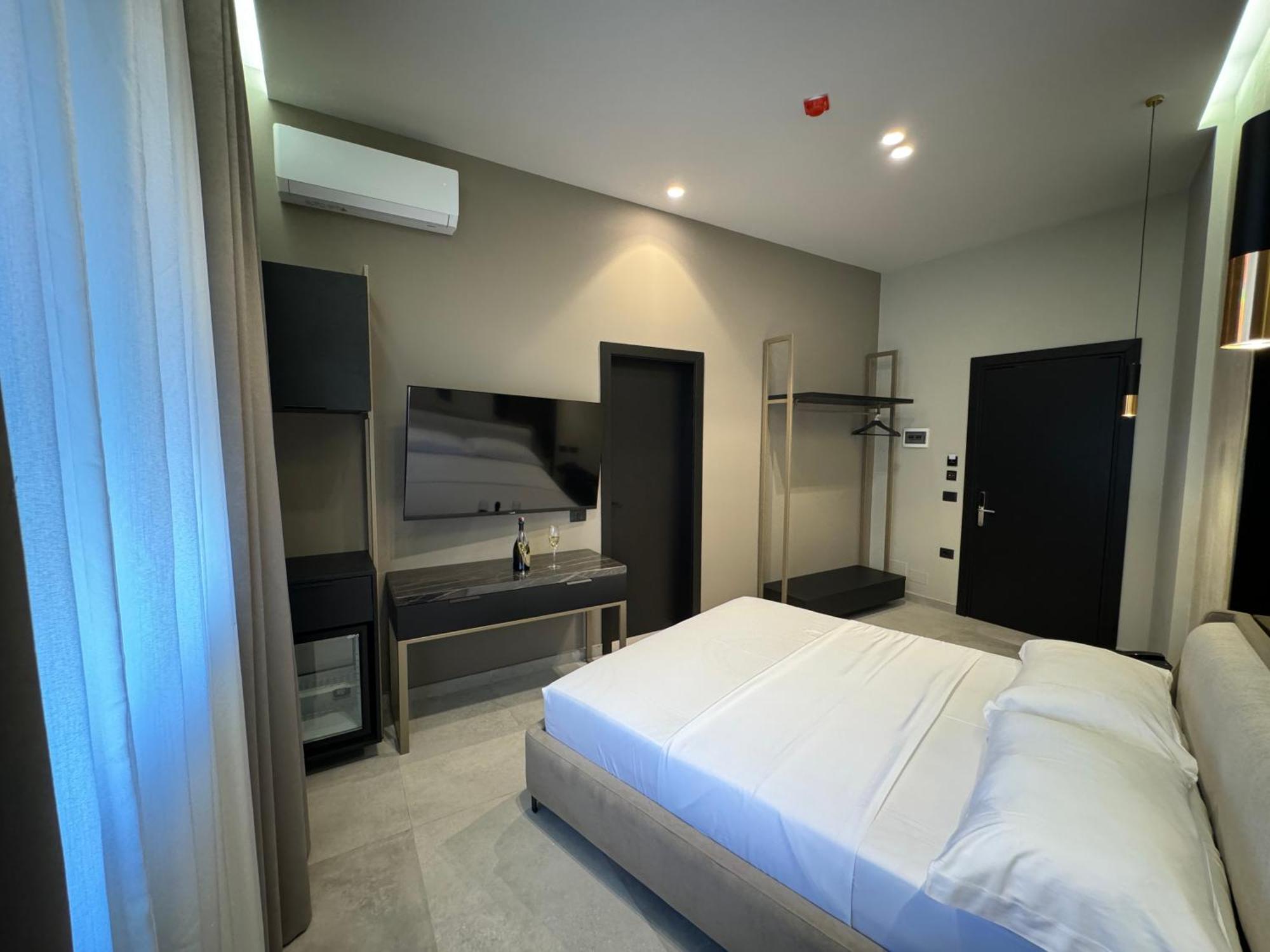Nuna Hotel Radhima Kültér fotó