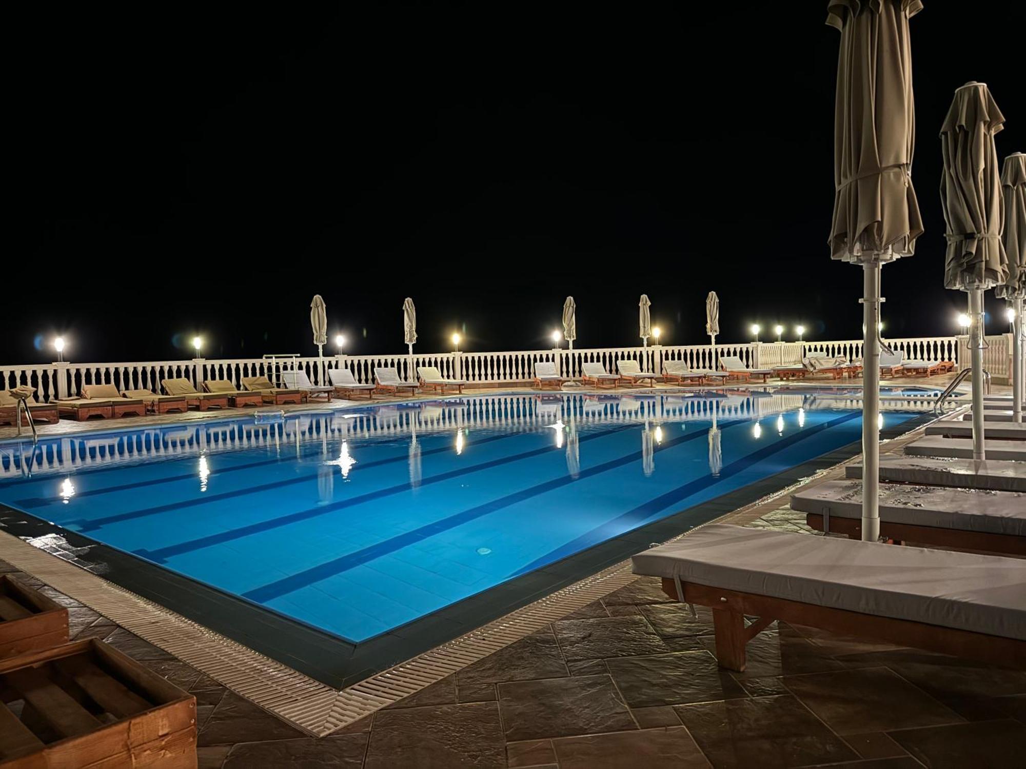 Nuna Hotel Radhima Kültér fotó