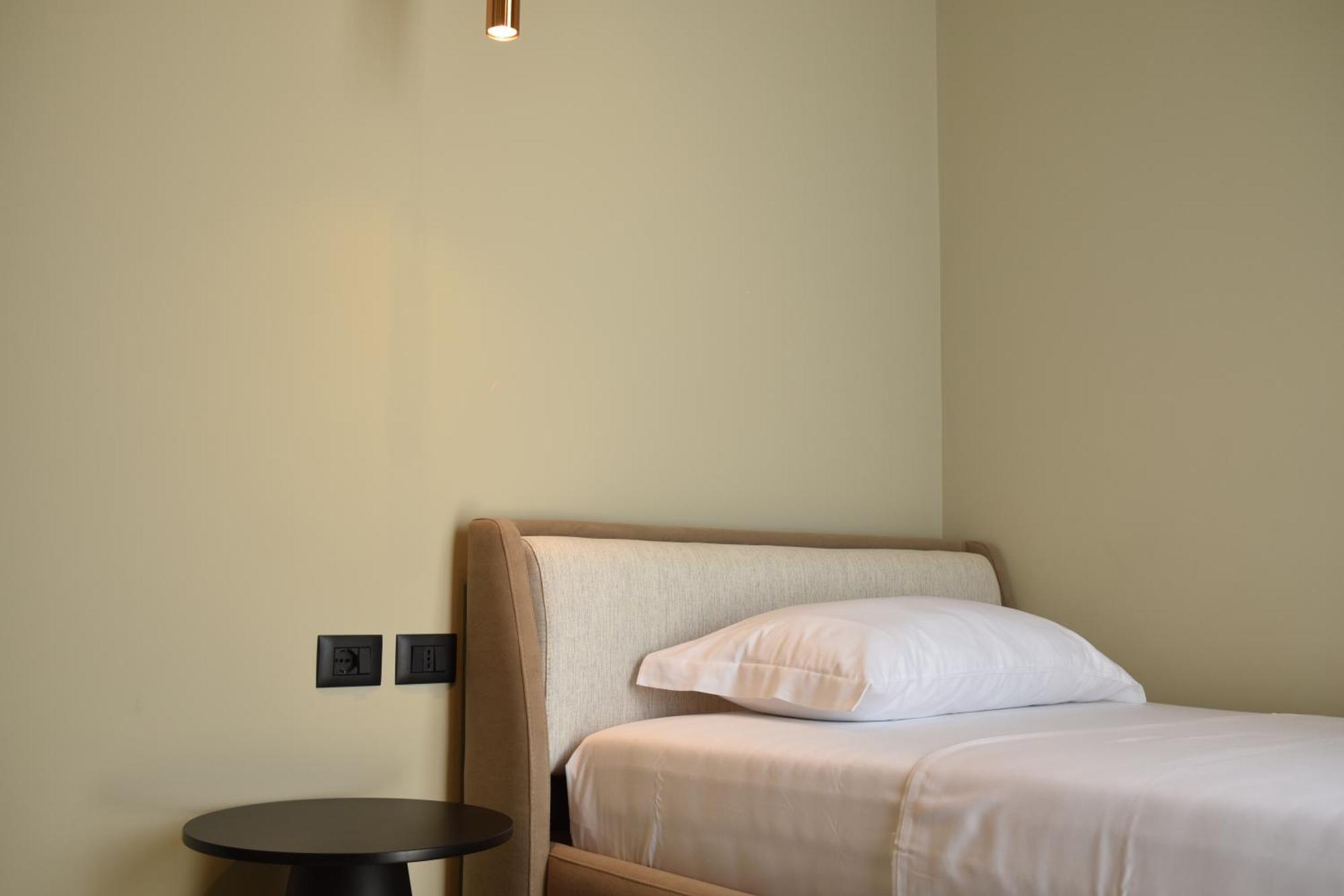 Nuna Hotel Radhima Szoba fotó