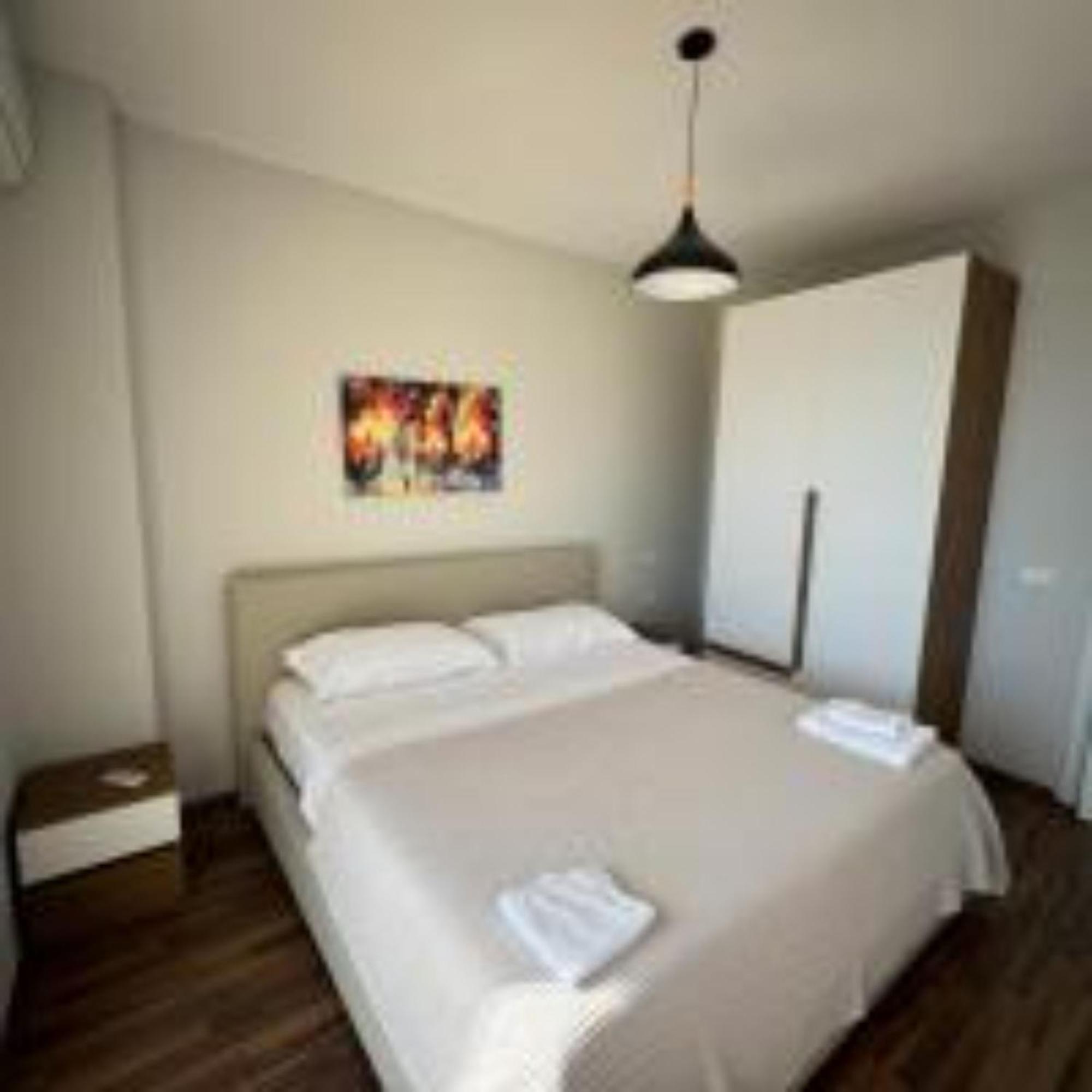 Nuna Hotel Radhima Kültér fotó